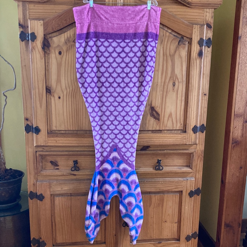 Comfy Tails pink purple blue mermaid couch blanket